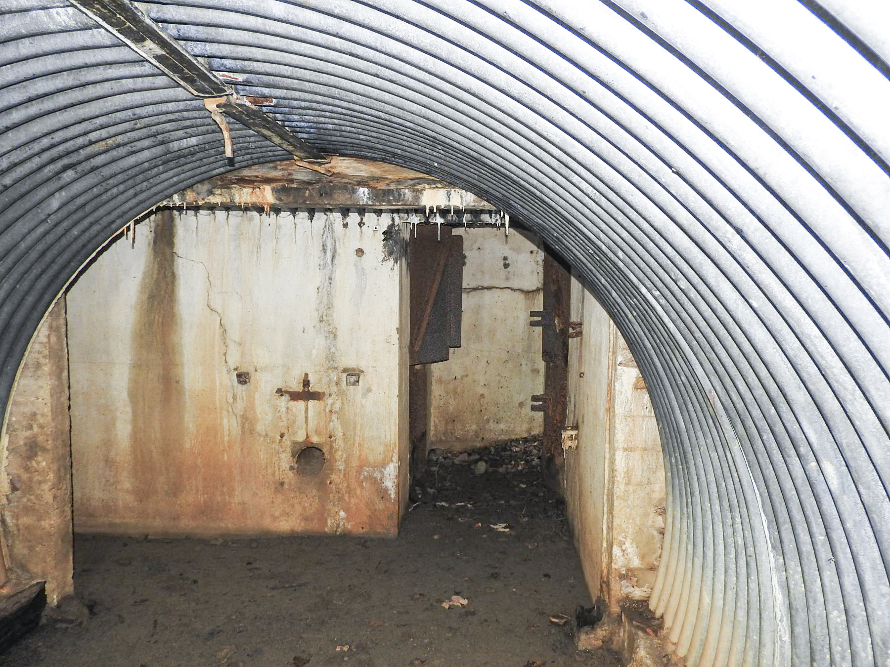Ligne Maginot - MAISON ROUGE (V° 226° RA) - (PC) - L'intérieur du PC. - STENGER Mathieu