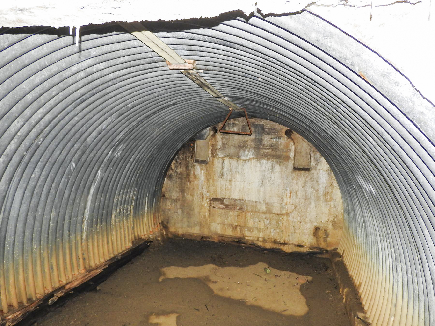 Ligne Maginot - MAISON ROUGE (V° 226° RA) - (PC) - Une des casemate sous tôle métro. - STENGER Mathieu