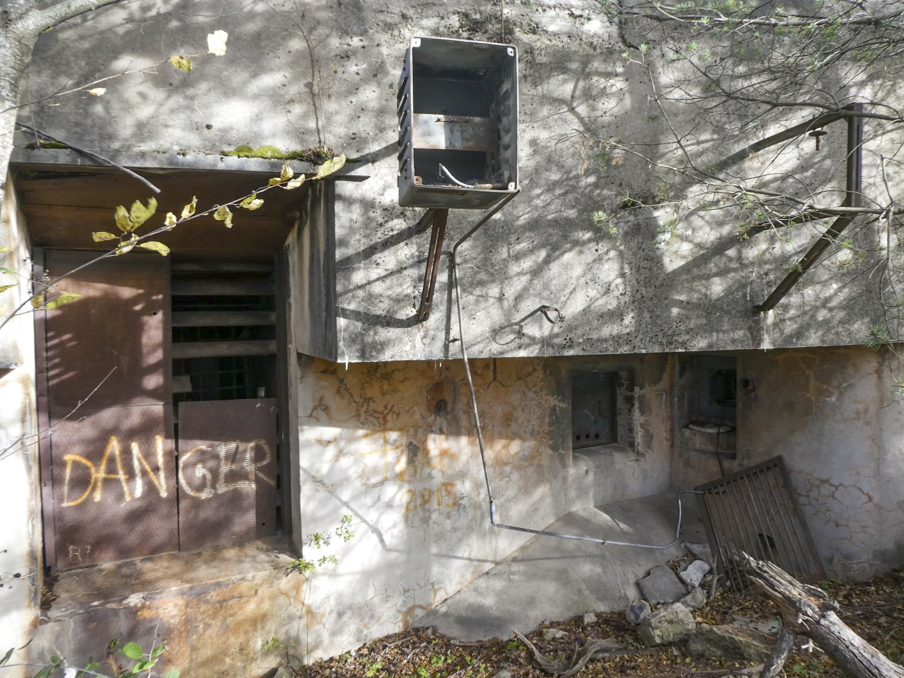 Ligne Maginot - MONTE GROSSO (MG) - E02 - (Ouvrage d'artillerie) - Bloc 4
Évacuation des fumées et issue de secours - ELLENA Daniel - CUNY Philippe