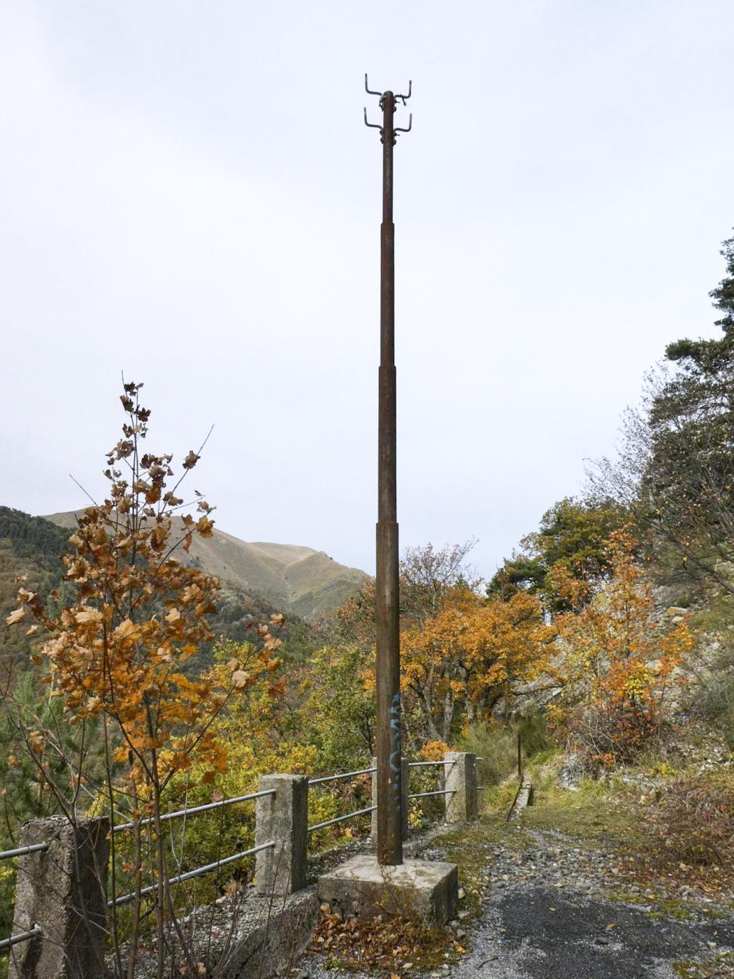 Ligne Maginot - MONTE GROSSO (MG) - E02 - (Ouvrage d'artillerie) - Dernier pylône de la ligne électrique aérienne  - ELLENA Daniel - CUNY Philippe