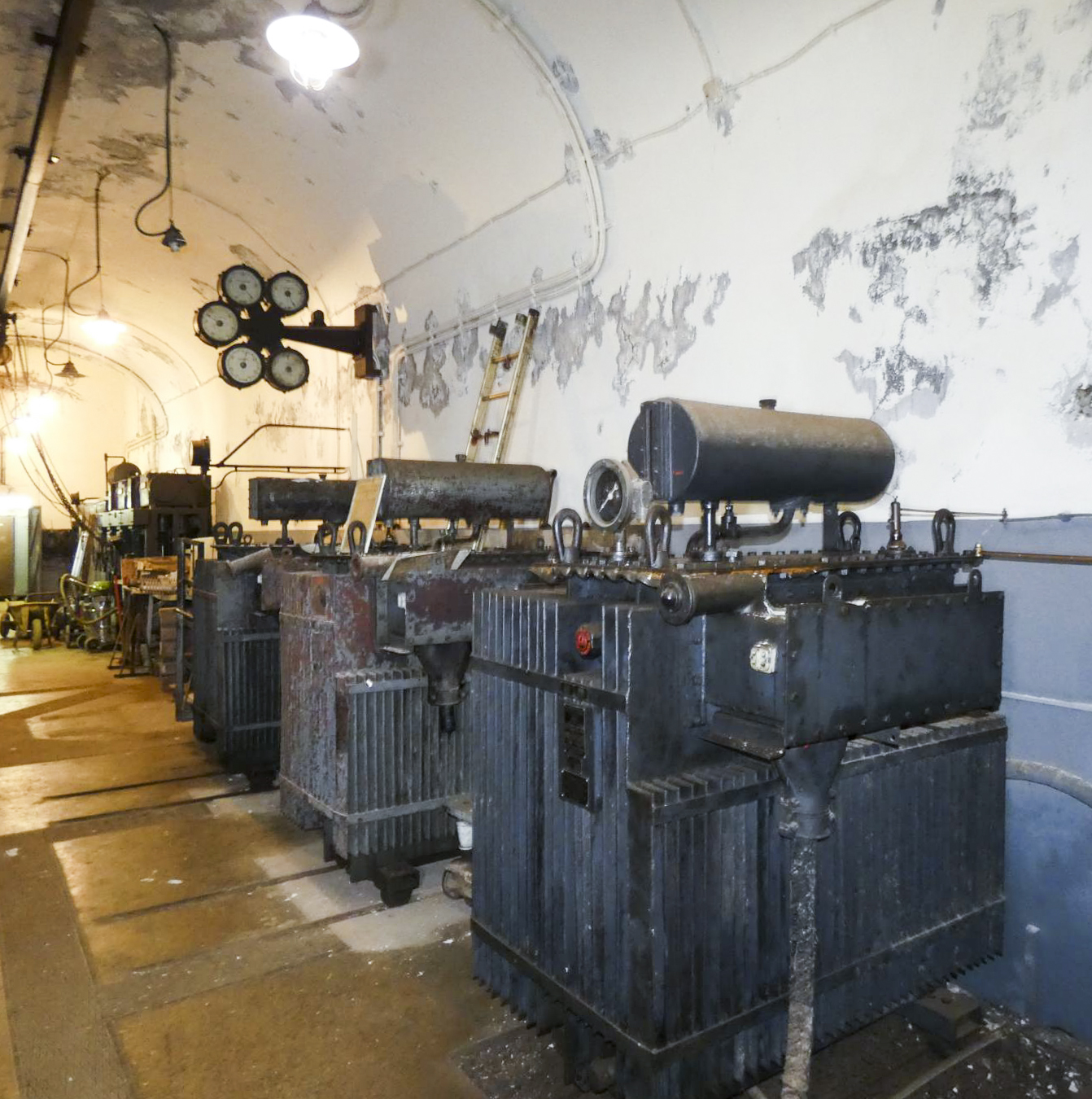 Ligne Maginot - FERMONT - A2 - (Ouvrage d'artillerie) - Cellule Haute-tension
Transformateurs - STENGER Mathieu