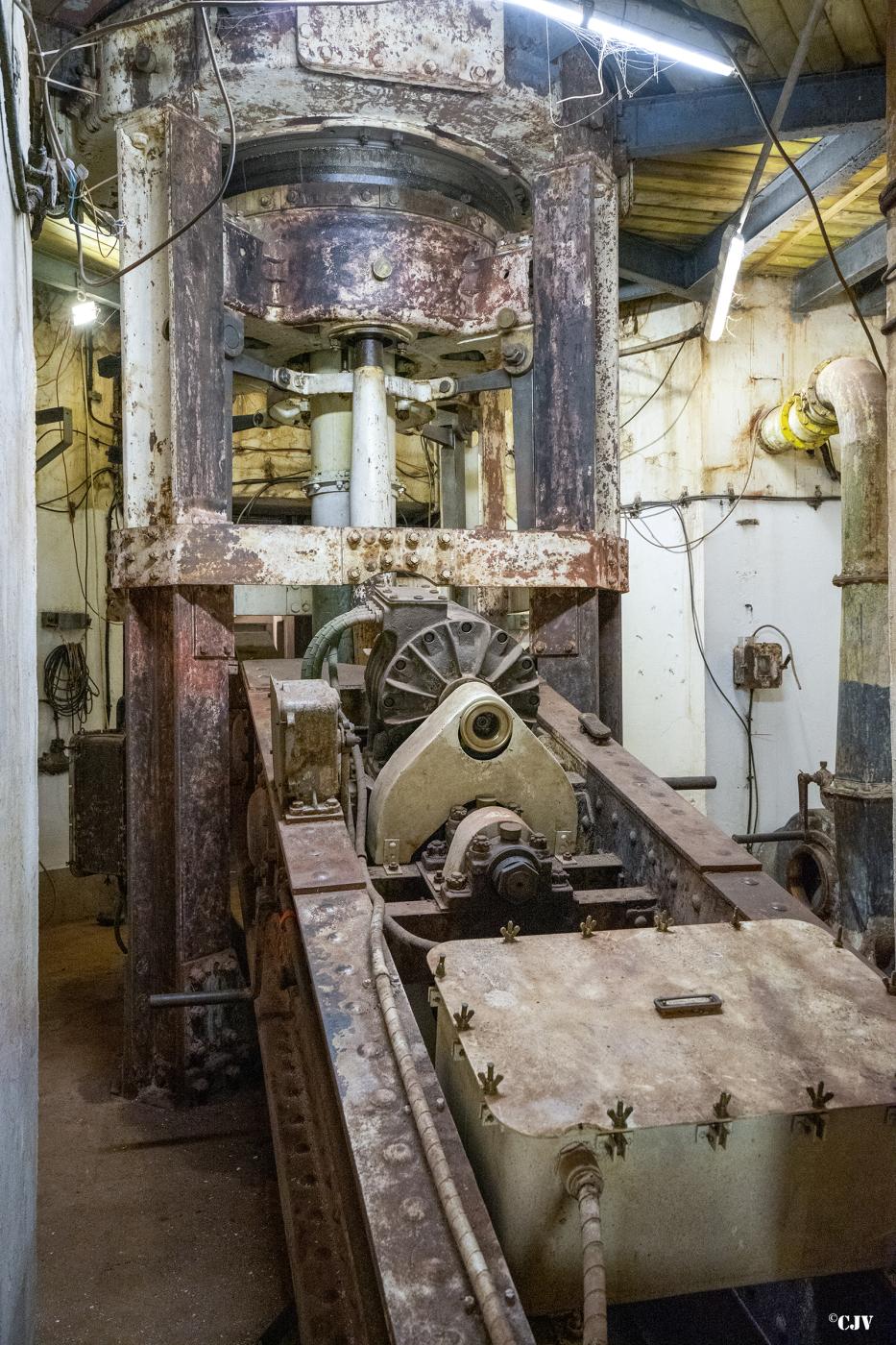 Ligne Maginot - AGAISEN (AN) - E03 - (Ouvrage d'artillerie) - Bloc 3
La tourelle en cours de restauration - Lia VERMEULEN