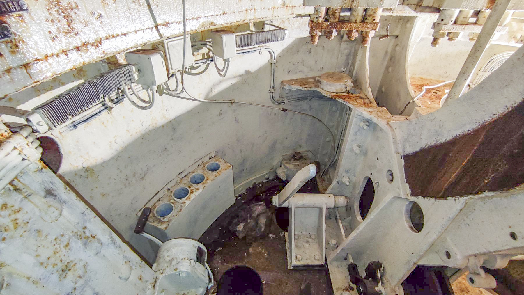 Ligne Maginot - FOUR A CHAUX - FAC - (Ouvrage d'artillerie) - Bloc 2
Tourelle de 75
Poste du pointeur - Luc Jacquemin