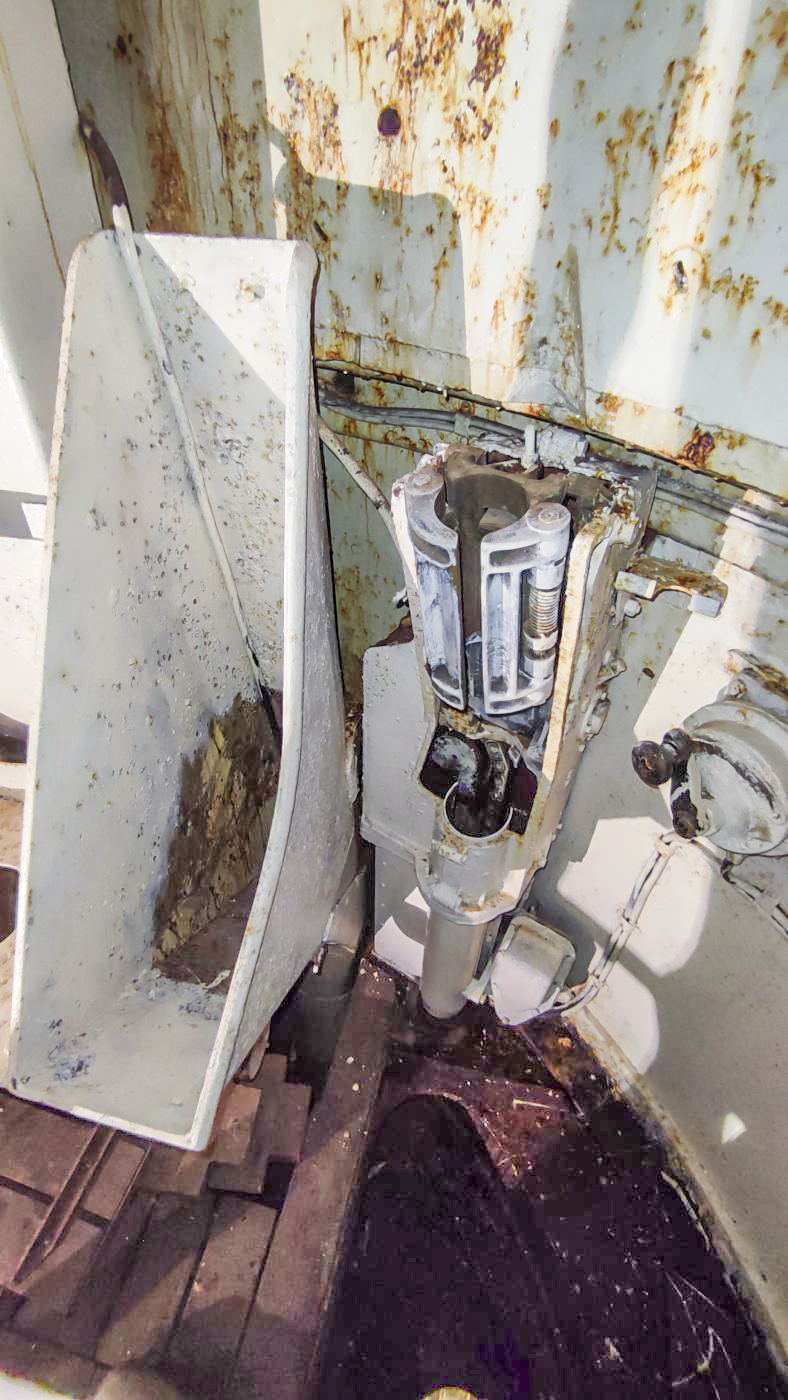 Ligne Maginot - FOUR A CHAUX - FAC - (Ouvrage d'artillerie) - Bloc 2
Tourelle de 75
Récepteur de douille et arrivée du noria - Luc Jacquemin