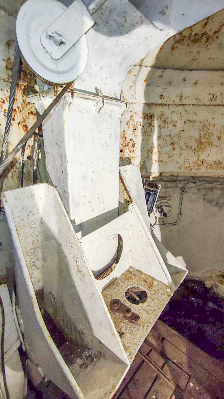 Ligne Maginot - FOUR A CHAUX - FAC - (Ouvrage d'artillerie) - Bloc 2
Ensemble récepteur de douilles - Luc Jacquemin