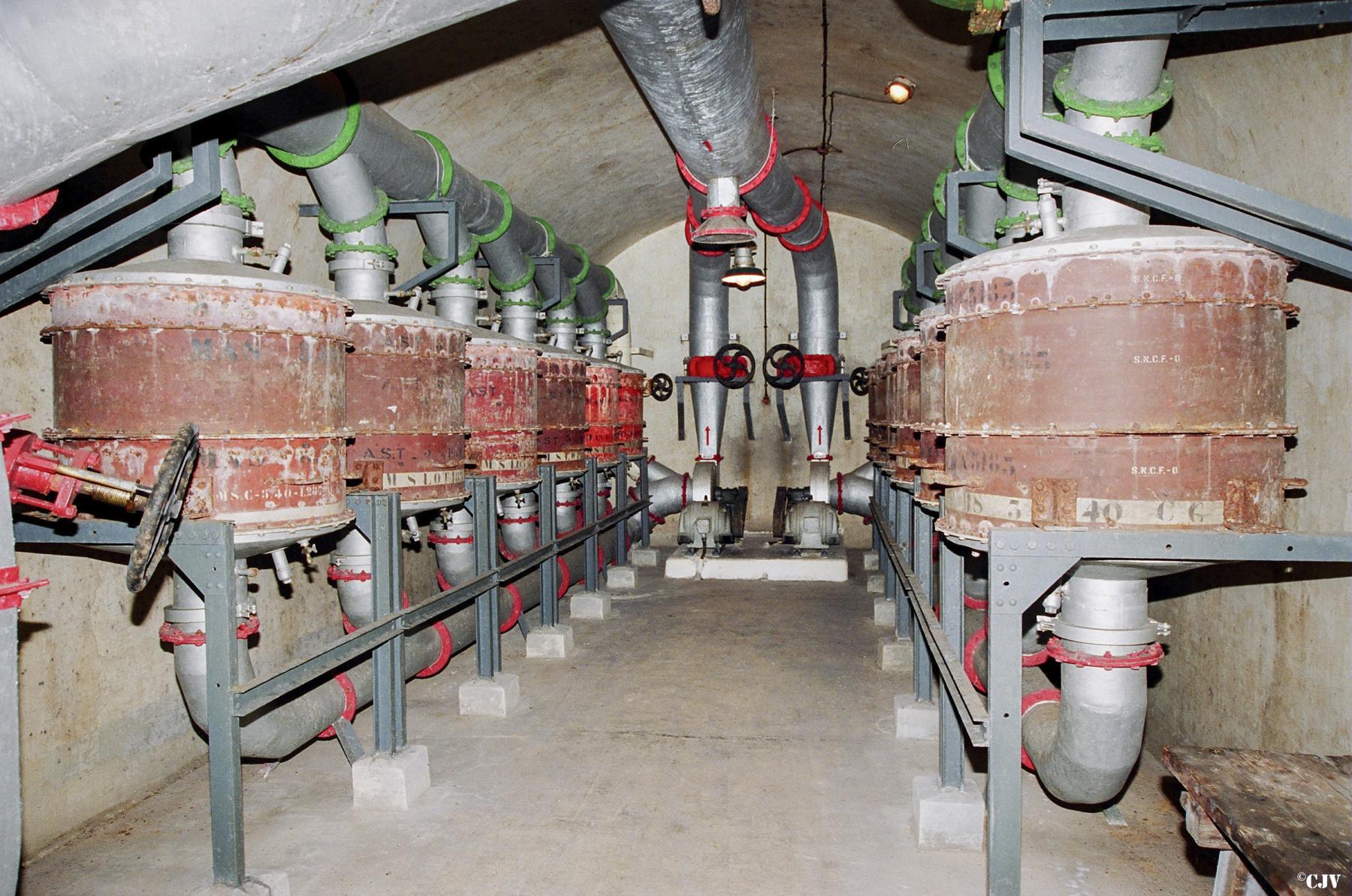 Ligne Maginot - AGAISEN (AN) - E03 - (Ouvrage d'artillerie) - La salle de neutralisation de l'ouvrage pour le filtrage de l'air en cas d'attaque par gaz