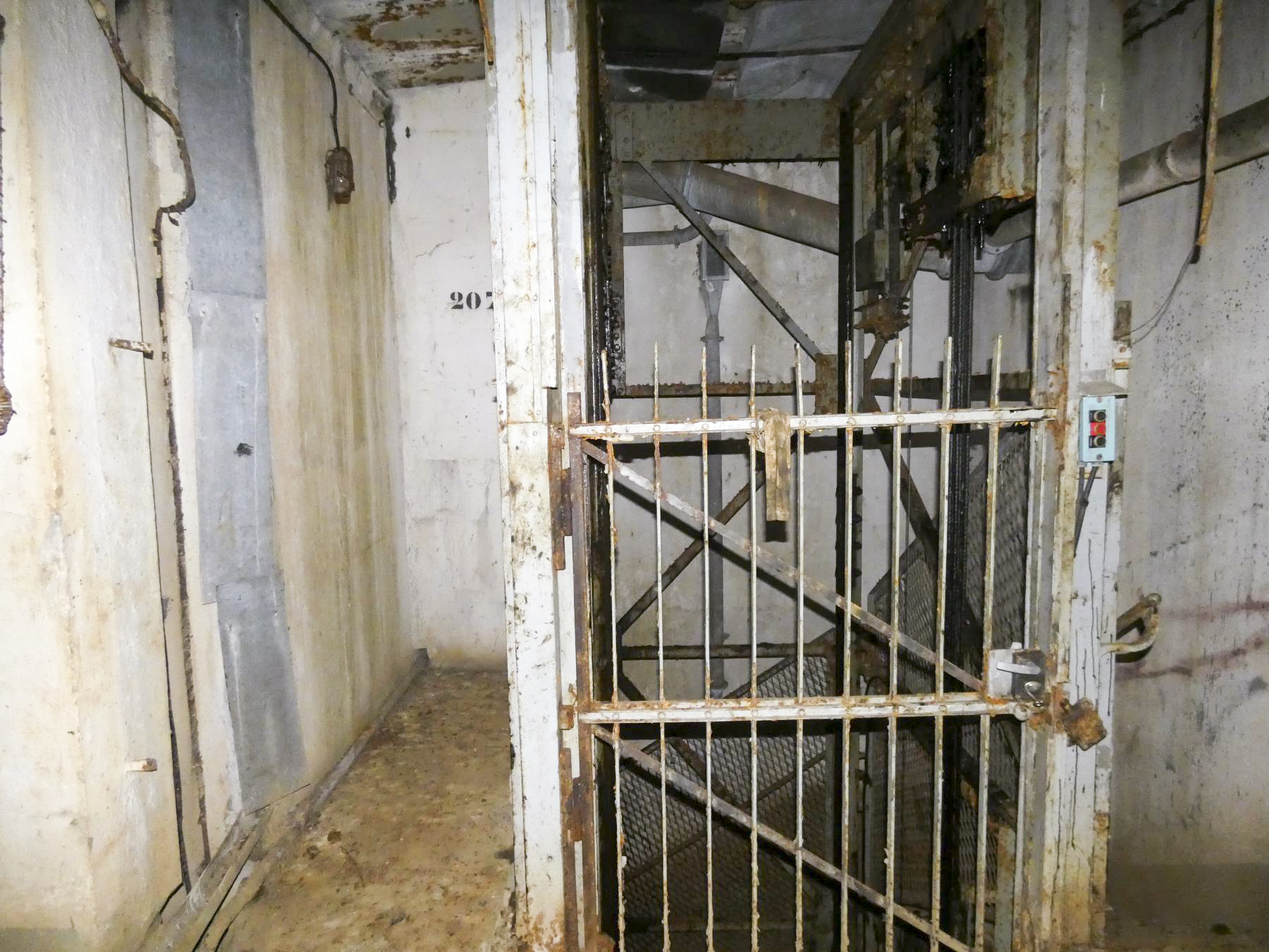 Ligne Maginot - FERMONT - A2 - (Ouvrage d'artillerie) - Bloc 1
Monte-charge à l'étage supérieur - STENGER Mathieu