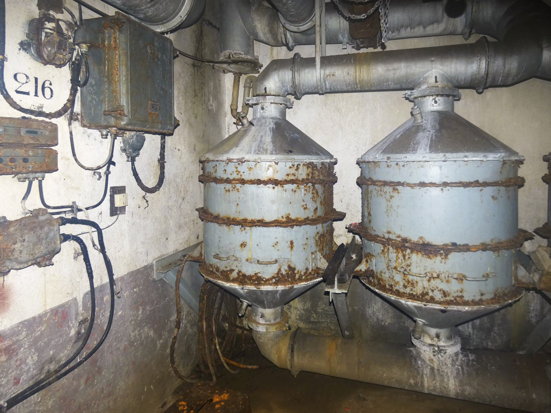 Ligne Maginot - FERMONT - A2 - (Ouvrage d'artillerie) - Bloc 1
Local filtres et ventilateurs  - STENGER Mathieu