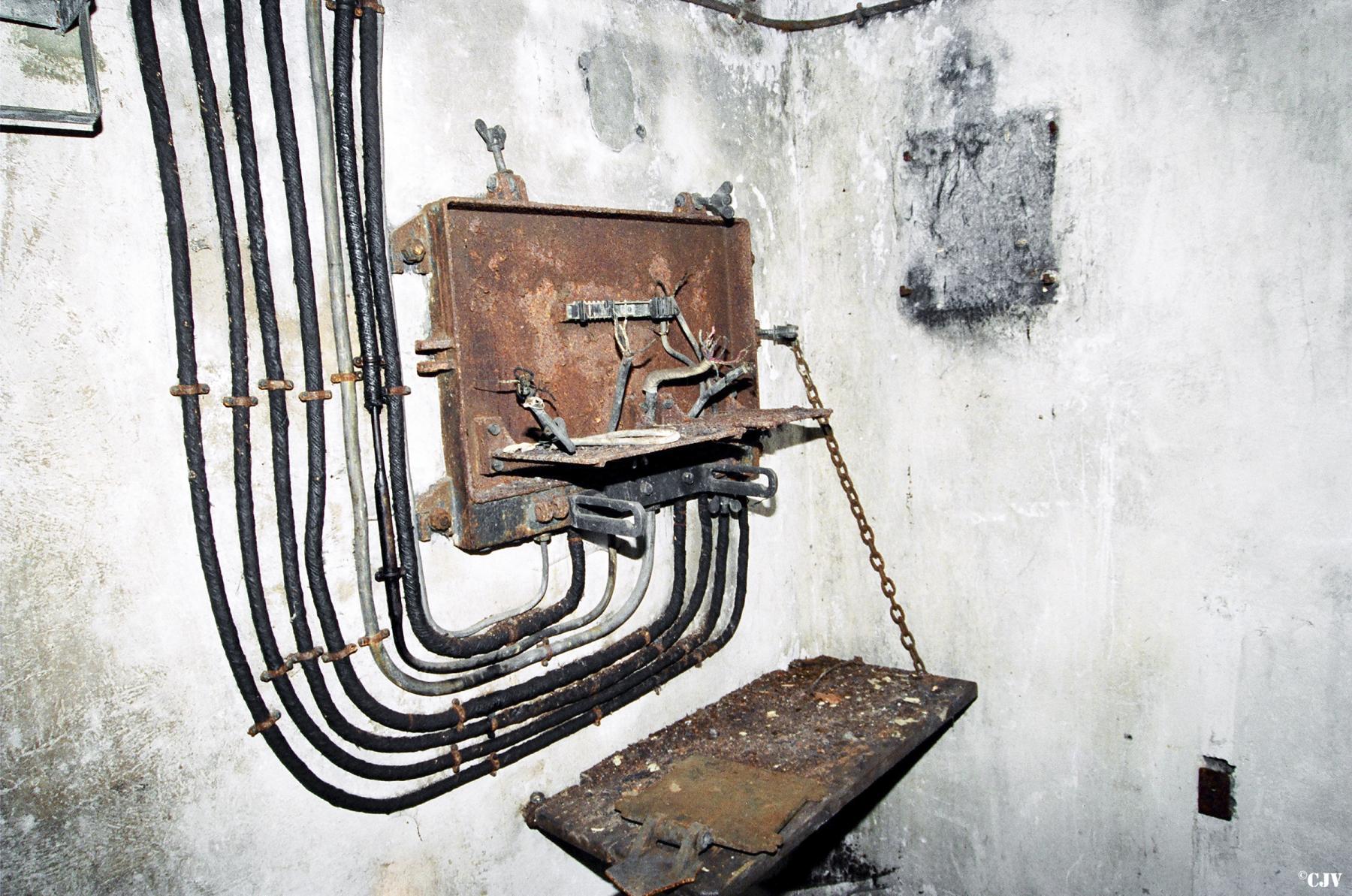 Ligne Maginot - BIESENBERG SOMMITALE - (Casemate d'infanterie - Simple) - Le central téléphonique - Lia VERMEULEN