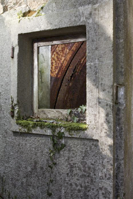 Ligne Maginot - BATZENTHALER BUSCH (2° BON - 169° RIF) - (PC de Quartier) - Alvéole n°3.
On notera la présence de l'huisserie ainsi que de gonds pour les volets blindés.