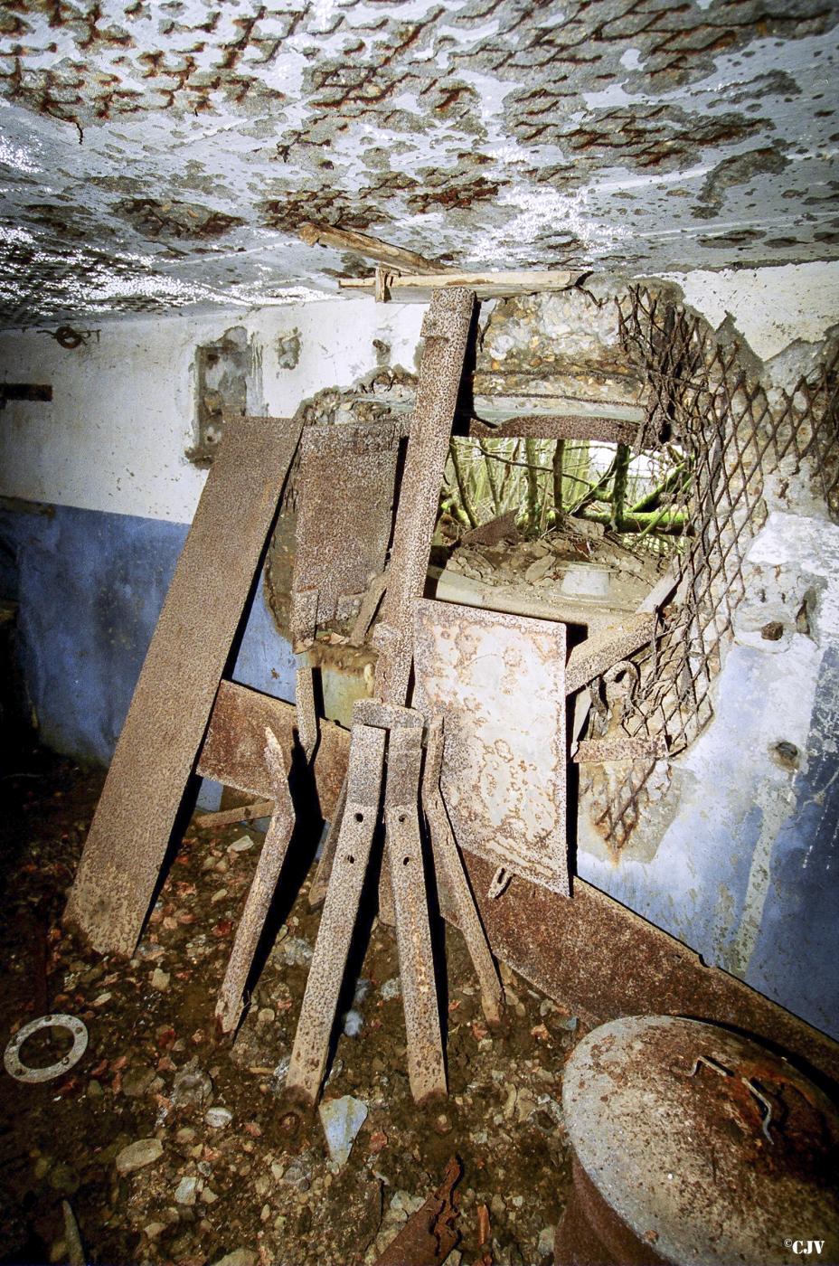 Ligne Maginot - CB13BIS - PETERSBERG - (Blockhaus pour canon) - L'affut crinoline pour canon de 47 mm