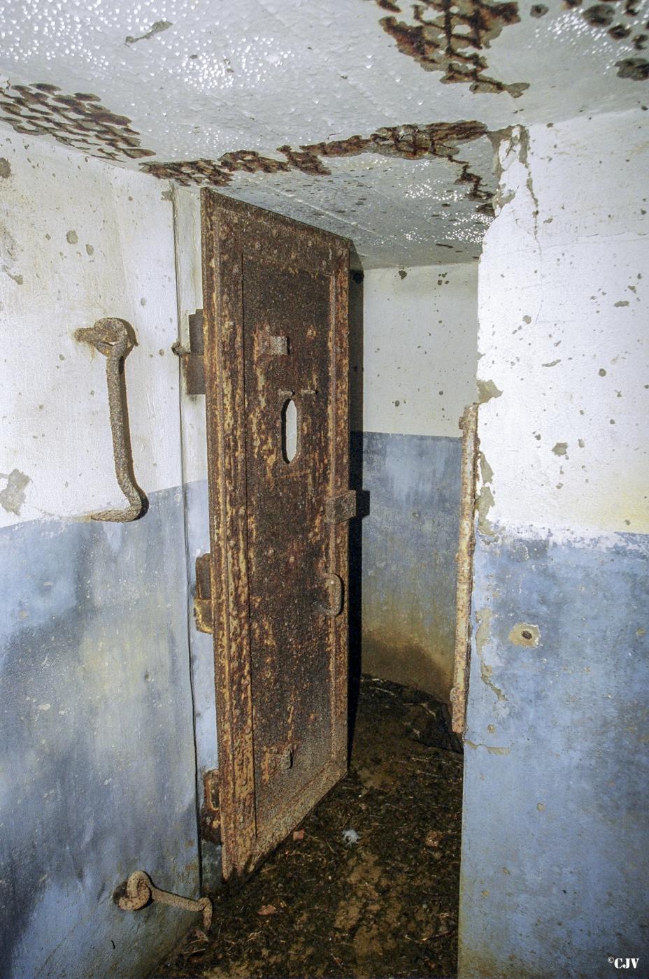 Ligne Maginot - CB13BIS - PETERSBERG - (Blockhaus pour canon) - La porte - Lia VERMEULEN