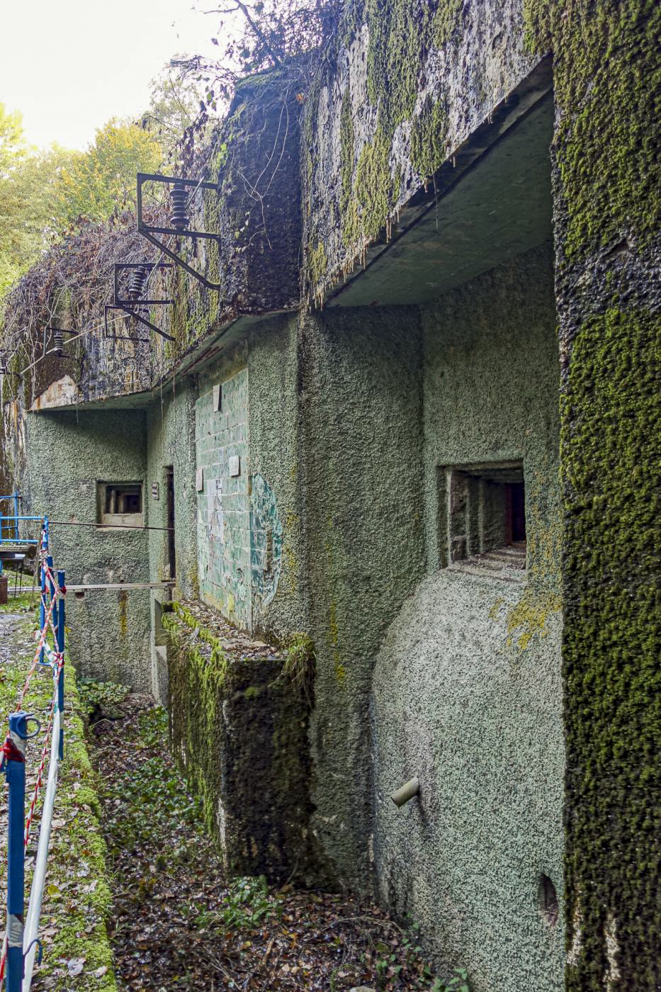 Ligne Maginot - LE CHESNOIS - CHENOIS - (Ouvrage d'artillerie) - Entrée mixte
Vue en enfilade du fossé diamant - Michel Teiten