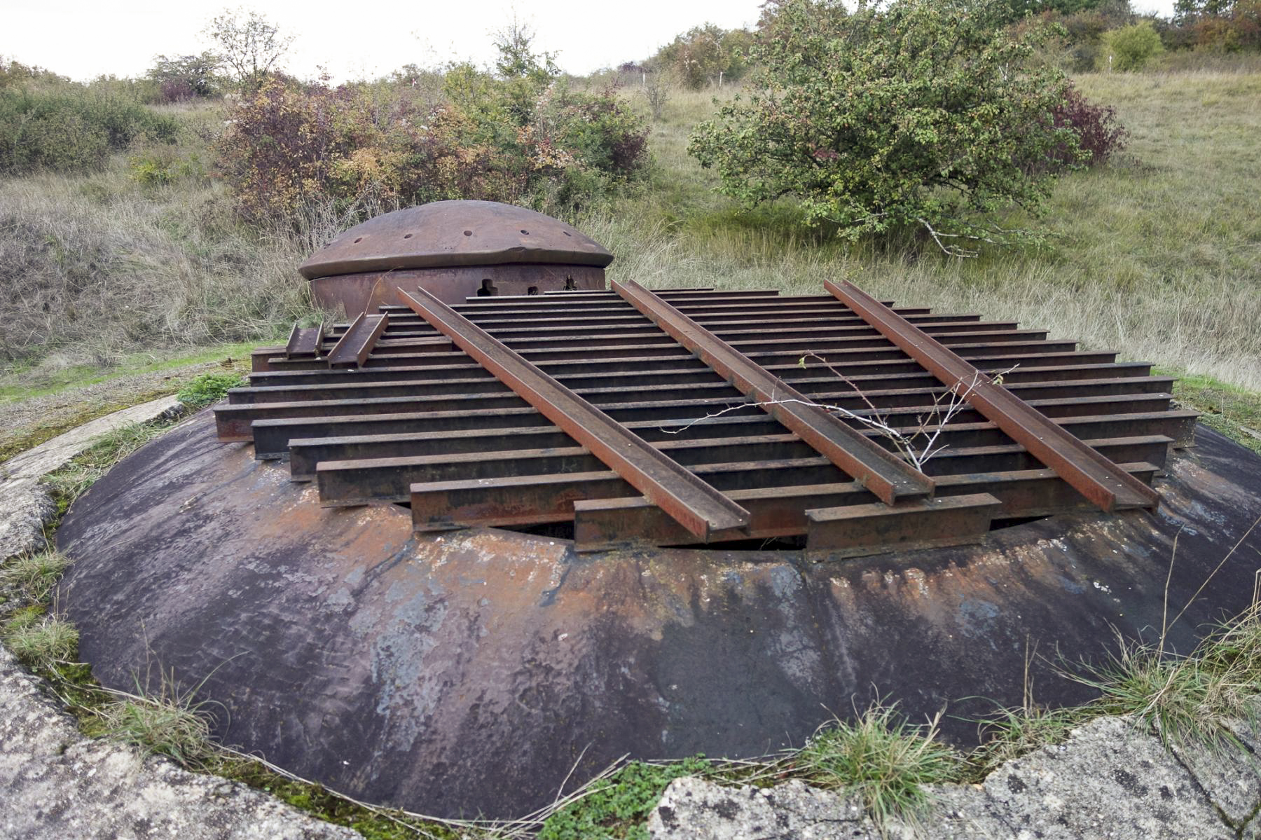 Ligne Maginot - VELOSNES - (Ouvrage d'artillerie) - Bloc 1
Tourelle pour deux armes mixtes - Michel Teiten
