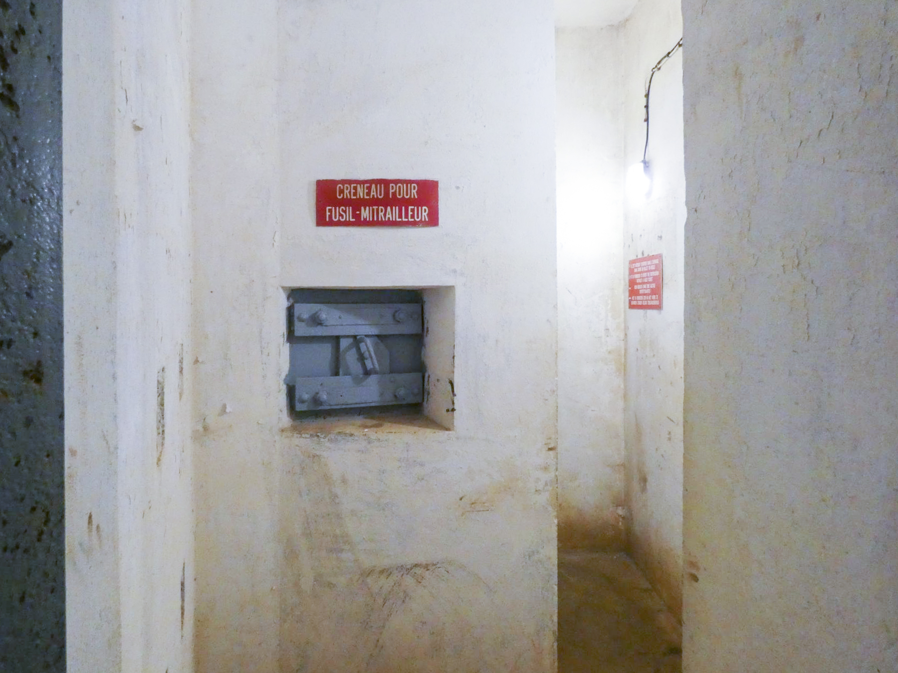 Ligne Maginot - FERMONT - A2 - (Ouvrage d'artillerie) - Bloc 4
Créneau FM de défense de l'issue de secours - STENGER Mathieu