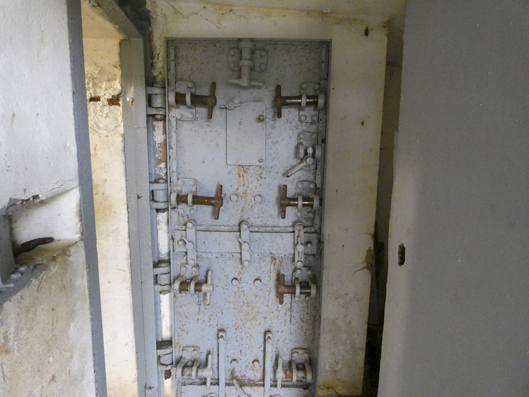 Ligne Maginot - FERMONT - A2 - (Ouvrage d'artillerie) - Bloc 4
Porte blindée à deux battants de l'issue de secours - STENGER Mathieu