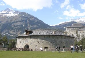 Ligne Maginot - REDOUTE MARIE-THERESE - (Casernement) - La Redoute Marie-Thérèse au premier plan