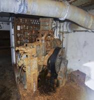 Ligne Maginot - FERMONT - A2 - (Ouvrage d'artillerie) - Bloc 5
Moteur et treuil du Monte-charge Simplex (1T) à l'étage supérieur du bloc