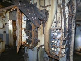 Ligne Maginot - FERMONT - A2 - (Ouvrage d'artillerie) - Bloc 5
Tableau général et tableau de commande de l'éclairage de la tourelle