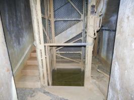 Ligne Maginot - FERMONT - A2 - (Ouvrage d'artillerie) - Bloc 6
Pied de l'escalier et monte-charge Baudet Donon Roussel de 420 kg