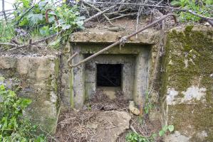 Ligne Maginot - CB268 - STOLBUCH - (Blockhaus pour arme infanterie) - Vue de l'un des créneaux du blockhaus. On voit bien qu'il qu'il n'a pas été achevé 