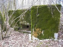 Ligne Maginot - CB298 - KUHDRECK 4 - (Blockhaus pour arme infanterie) - La façade de tir avec l'embrasure pour une mitrailleuse.