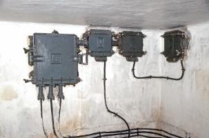 Ligne Maginot - 26T - (Chambre de coupure) - Equipement intérieur, vue d'ensemble
Boitiers fermés
