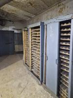 Ligne Maginot - CASTILLON (CN) - EO8 - (Ouvrage d'artillerie) - Bloc 3
Chambre de tir droite
Les armoires en bois pour le stockage des munitions de 75