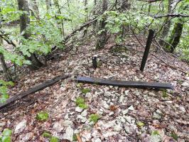Ligne Maginot - LEGERET - (Dépôt de Munitions) - Le remblai et des vestiges de la voie de 60 de desserte des dépôts du génie.