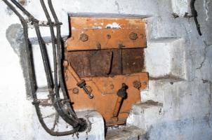 Ligne Maginot - COUME ANNEXE NORD - A30 - (Ouvrage d'infanterie) - Créneau de défense du fossé et passage des cables