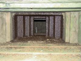 Ligne Maginot - CB2BIS - (Blockhaus pour canon) - Créneau de la mitrailleuse Hotchkiss