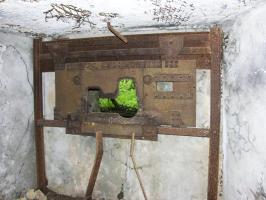 Ligne Maginot - CB3 - (Blockhaus pour canon) - Les restes de l'affut crinoline sont visibles sur la photo