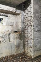 Ligne Maginot - CB173 - YELLE 02 - (Blockhaus pour canon) - De nombreux points, tels que ces fers à béton, laissent à penser que le blockhaus n'état pas totalement achevé en 1940.
