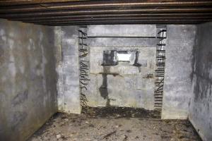 Ligne Maginot - CB173 - YELLE 02 - (Blockhaus pour canon) - Créneau de tir inachevé. 