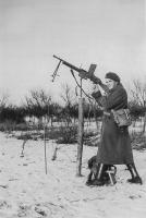 Ligne Maginot - GALGENBERG - A15 - (Ouvrage d'artillerie) - A proximité de l'ouvrage:
Poste de DCA entre Galgenberg et Sentzich
Sur la photo, l'aspirant Edmond Caspar (1919-2000)