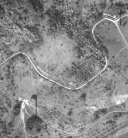 Ligne Maginot - HACKENBERG - A19 (Ouvrage d'artillerie) - Vue aérienne datant de 1966.
On aperçoit l'entrée hommes et l'entrée munitions.