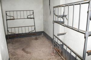 Ligne Maginot - CASTILLON (CN) - EO8 - (Ouvrage d'artillerie) - Bloc 5
Lit de type 'Séré de Rivières' dans le bloc.
A noter que 5 lits étaient en place dans ce bloc en 1940 faute de places suffisantes dans le casernement 