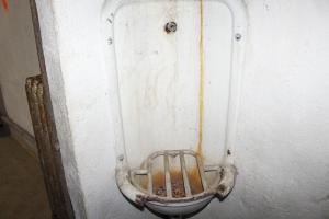 Ligne Maginot - CASTILLON (CN) - EO8 - (Ouvrage d'artillerie) - L'infirmerie
Petit lavabo d'angle pour le lavage des mains et ustensiles 