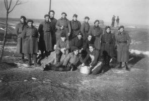 Ligne Maginot - VECKRING SUD - C56 - (Casemate d'infanterie - Simple) - L'équipage des casemates de Veckring (N ou S ?)
Corvée de repas