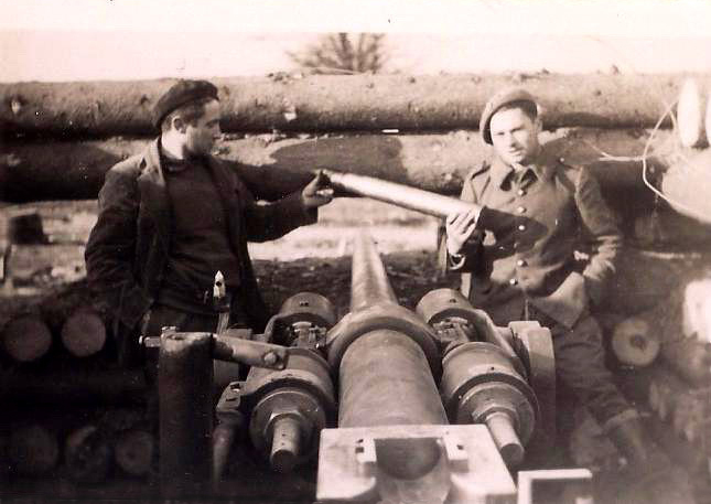 Ligne Maginot - FELDMATT 2 - (Cuve pour canon) - Photo supposée de la cuve pour canon de marine de 65 mm au sud de Oberroedern
 - Rieffel