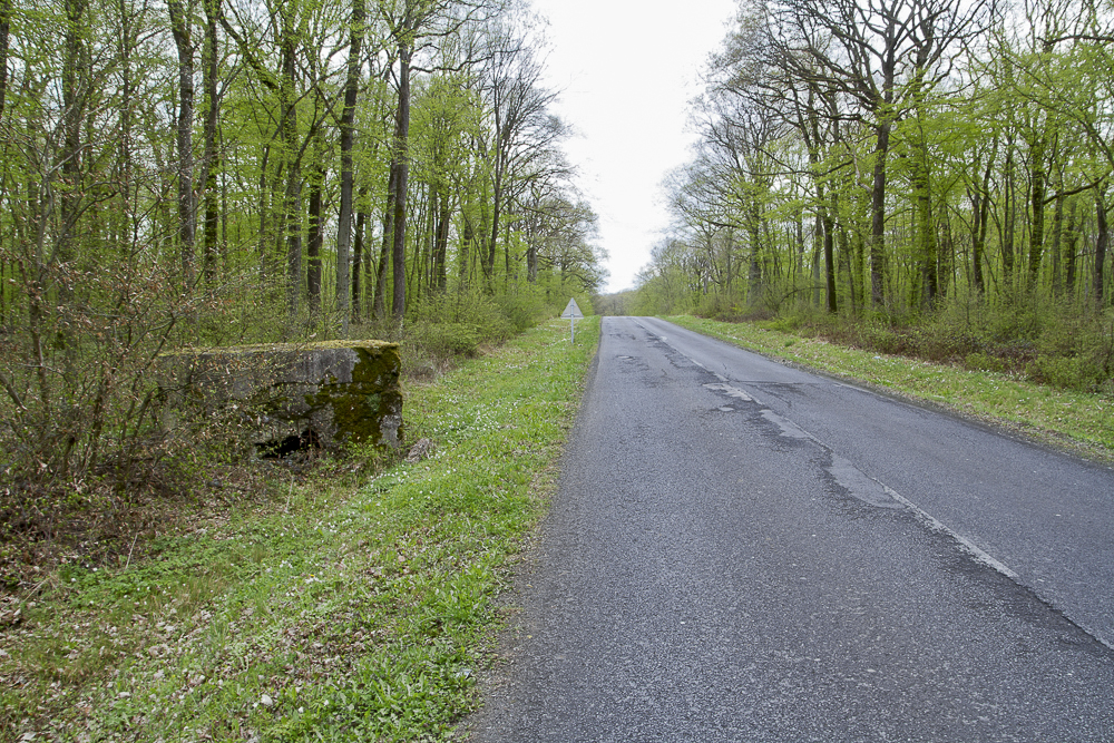 Ligne Maginot - KANFENER BUSCH 1 - (Blockhaus pour arme infanterie) - Le bloc situé immédiatement en bordure de la route de Kanfen à la Mine Charles Ferdinand prenait celle-ci en enfilade. - Michel Teiten