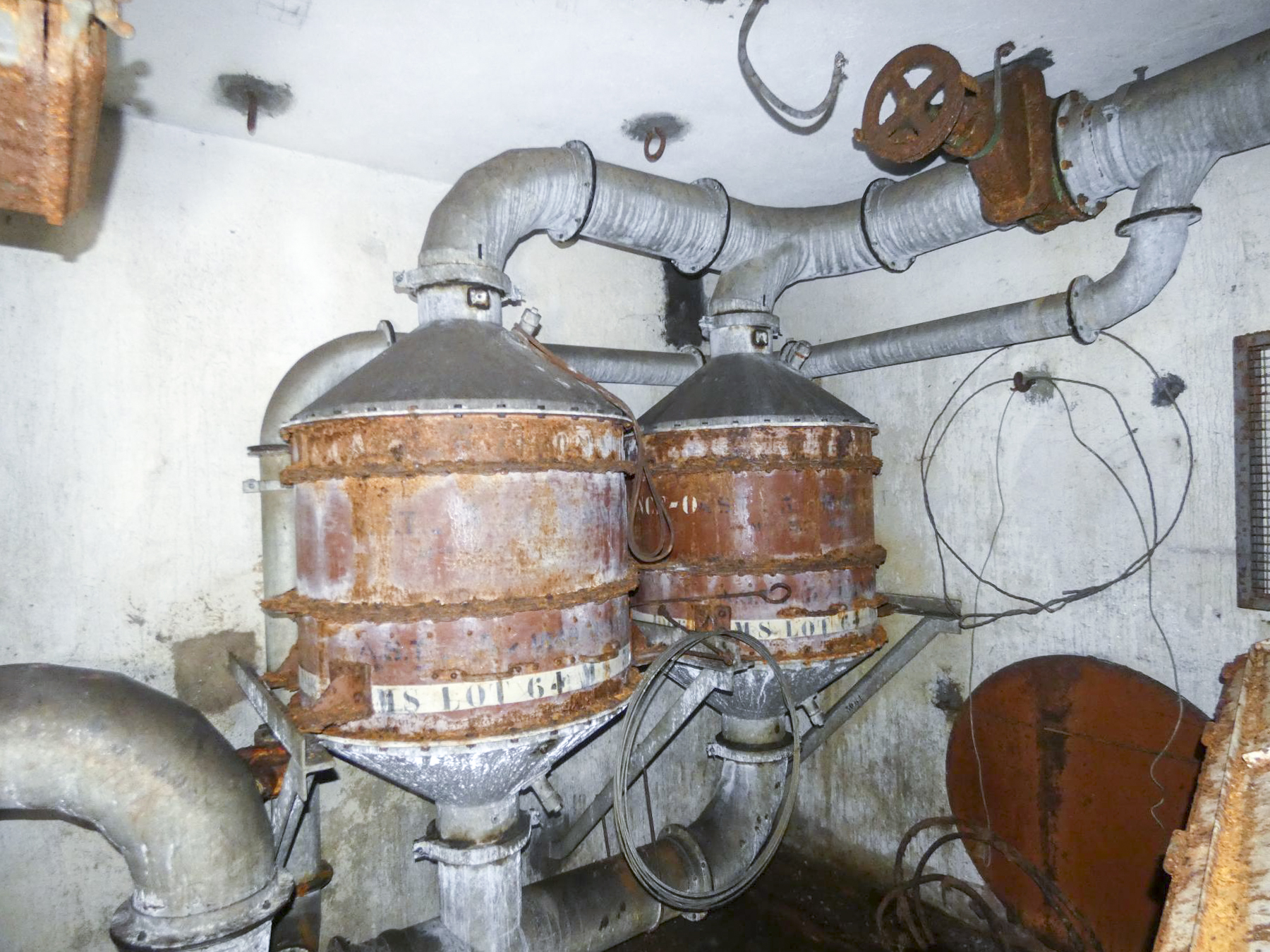 Ligne Maginot - FERMONT - A2 - (Ouvrage d'artillerie) - Bloc 5
Local filtres et ventilation  - STENGER Mathieu