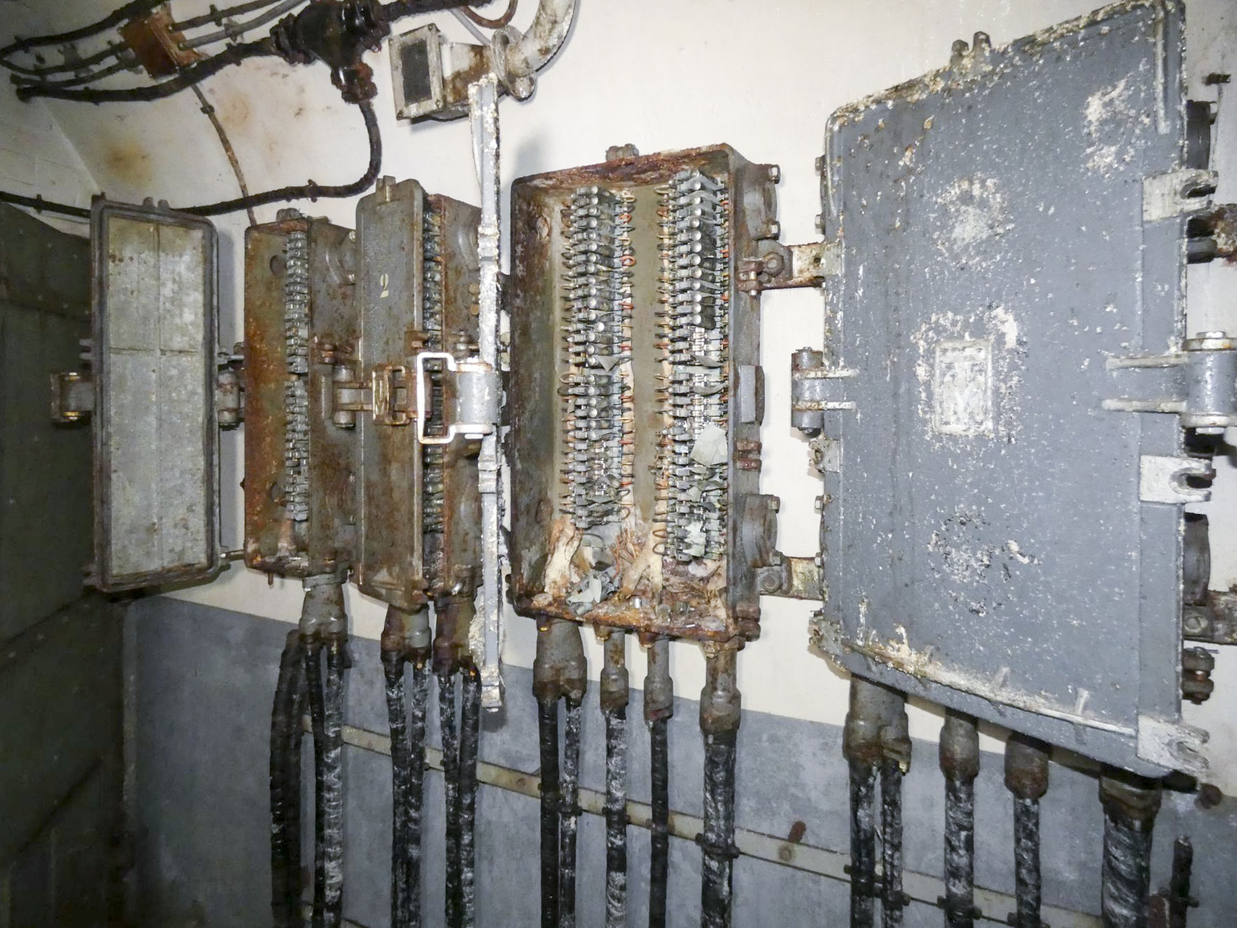 Ligne Maginot - FERMONT - A2 - (Ouvrage d'artillerie) - PC de l'ouvrage
Boitiers répartiteurs téléphoniques - STENGER Mathieu