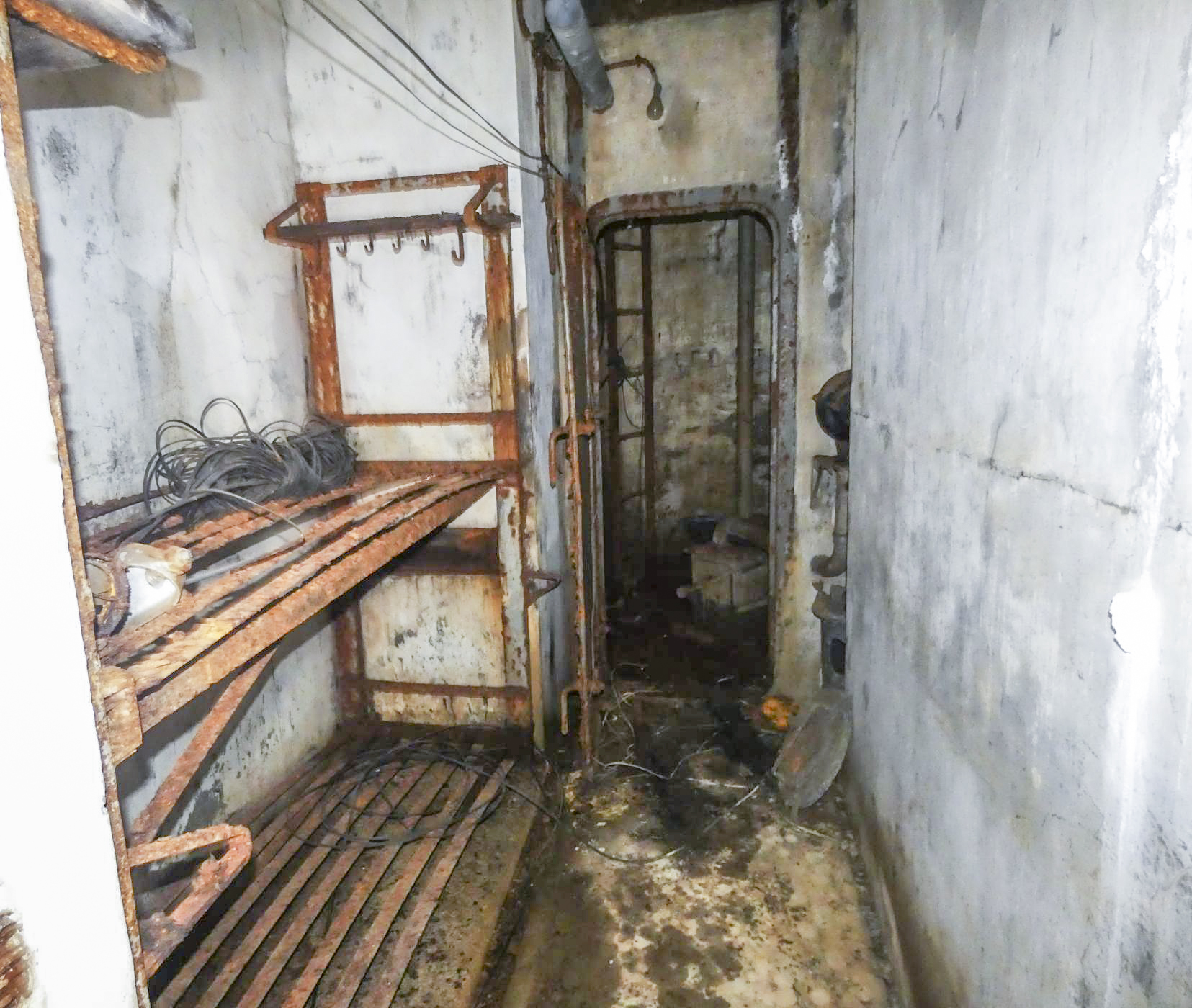 Ligne Maginot - FERMONT - A2 - (Ouvrage d'artillerie) - Bloc 6
Chambre pour 2 hommes dans l'accès à la cloche GFM Est - STENGER Mathieu