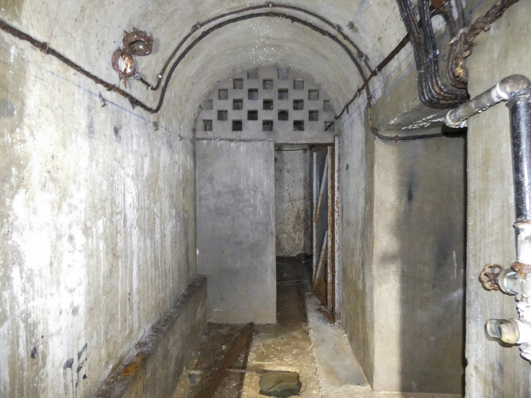 Ligne Maginot - FERMONT - A2 - (Ouvrage d'artillerie) - Bloc 7
Local aménagé à l'extrémité du couloir - STENGER Mathieu