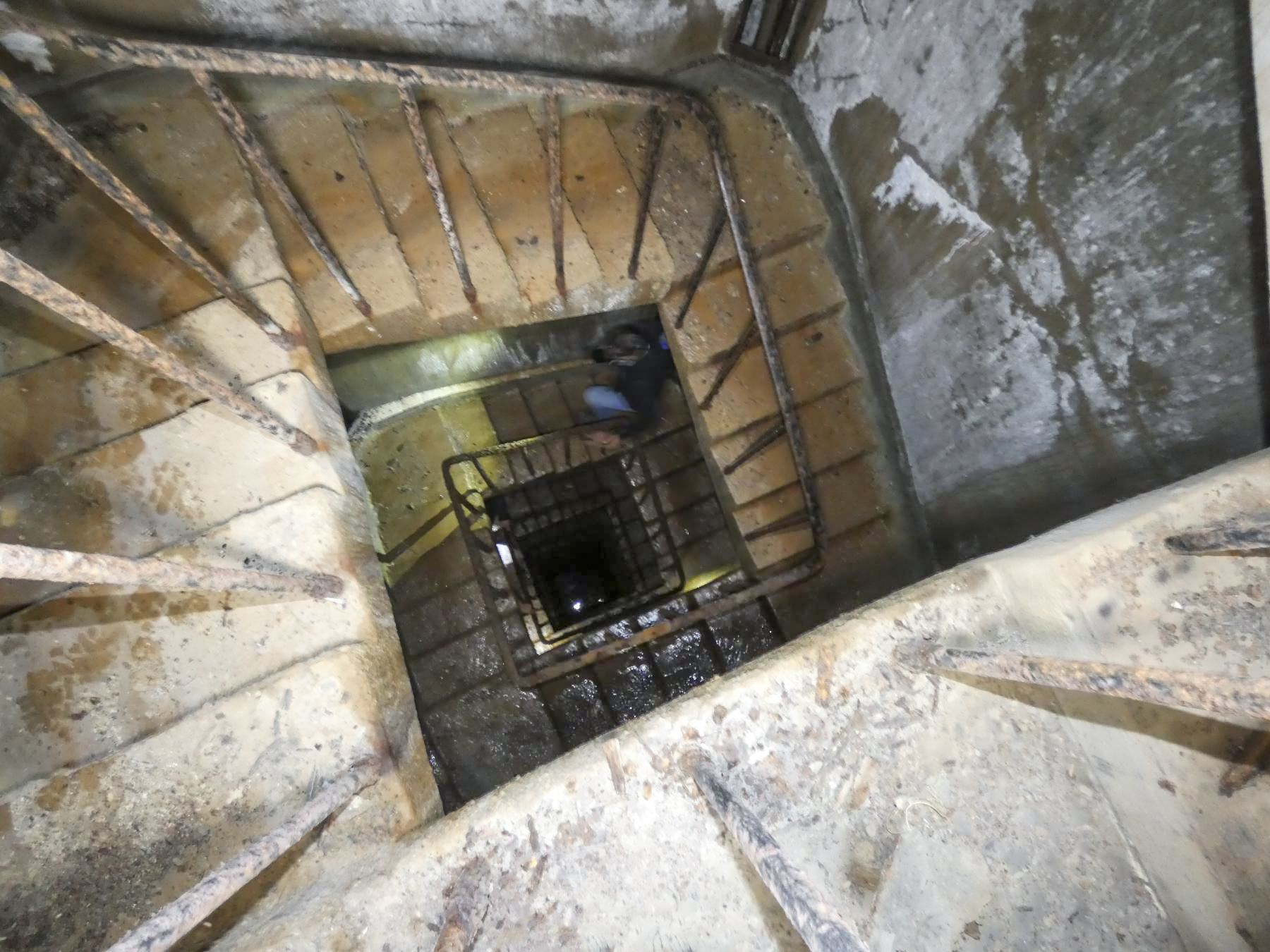 Ligne Maginot - FERMONT - A2 - (Ouvrage d'artillerie) - Bloc 7
Le puits d'escalier de 21 m - STENGER Mathieu