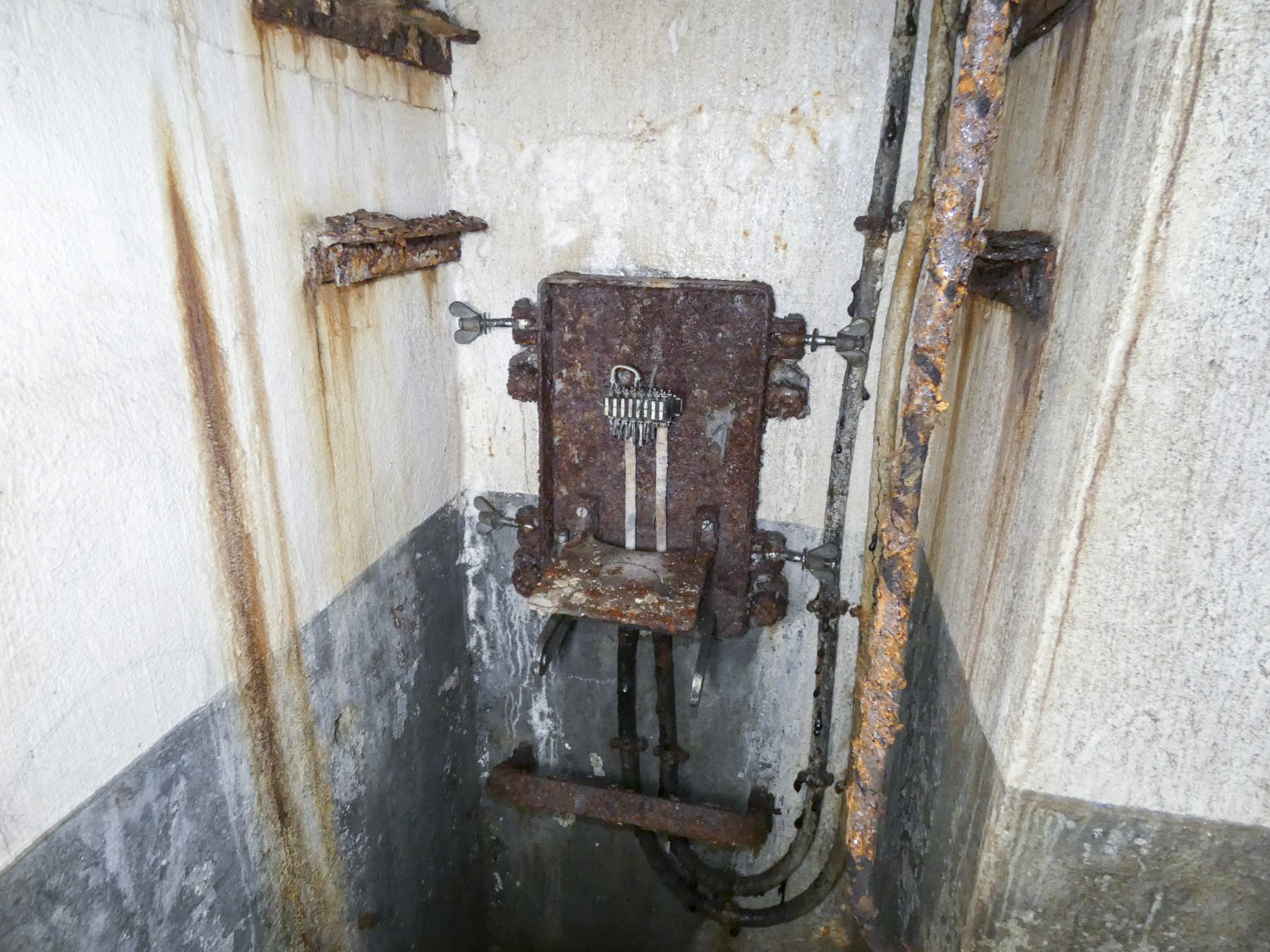 Ligne Maginot - FERMONT - A2 - (Ouvrage d'artillerie) - Bloc 7
PC
Central téléphonique à 4 directions - STENGER Mathieu