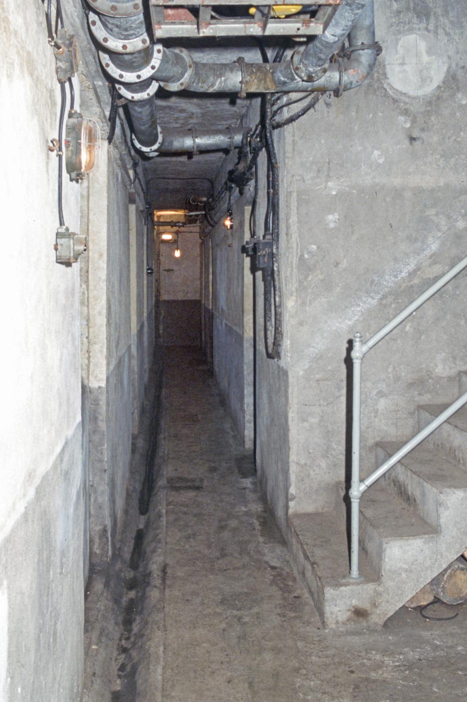 Ligne Maginot - BICHEL SUD - X19 - (Abri) - Couloir de l'étage inférieur - MANSUY Michel