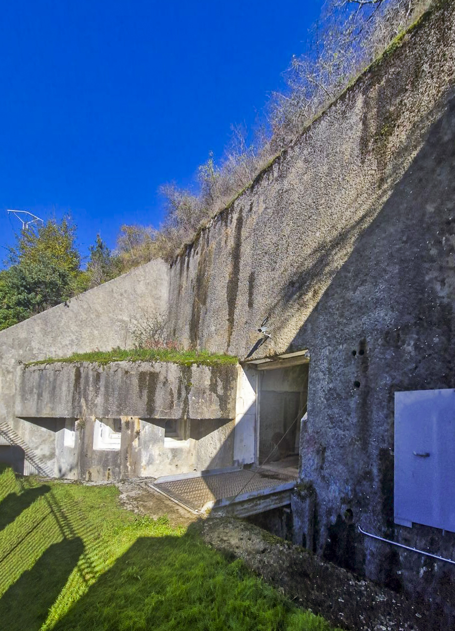 Ligne Maginot - CASTILLON (CN) - EO8 - (Ouvrage d'artillerie) - Le bloc d'entrée
novembre 2023 - Stuart André