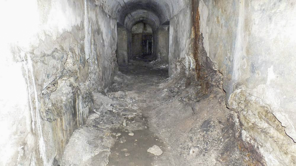 Ligne Maginot - HELMREICH - X10 - (Abri) - Couloir intérieur
On note la dégradation progressive des piédroits liée aux poussées du terrain.